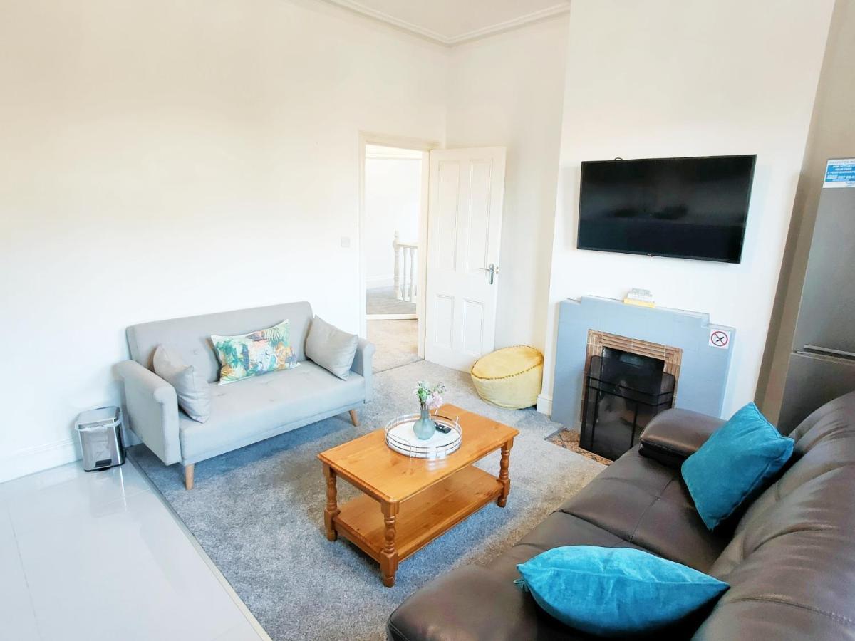 Flat-C, 4 Adults, 20 Mins To Beach, Netflix, Wifi, Sleeps 4 Adults بورنماوث المظهر الخارجي الصورة