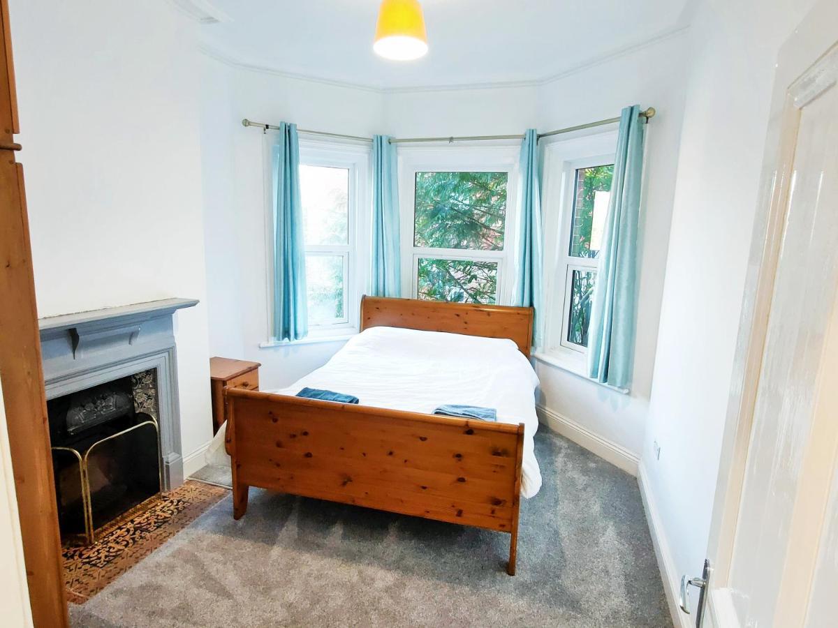 Flat-C, 4 Adults, 20 Mins To Beach, Netflix, Wifi, Sleeps 4 Adults بورنماوث المظهر الخارجي الصورة