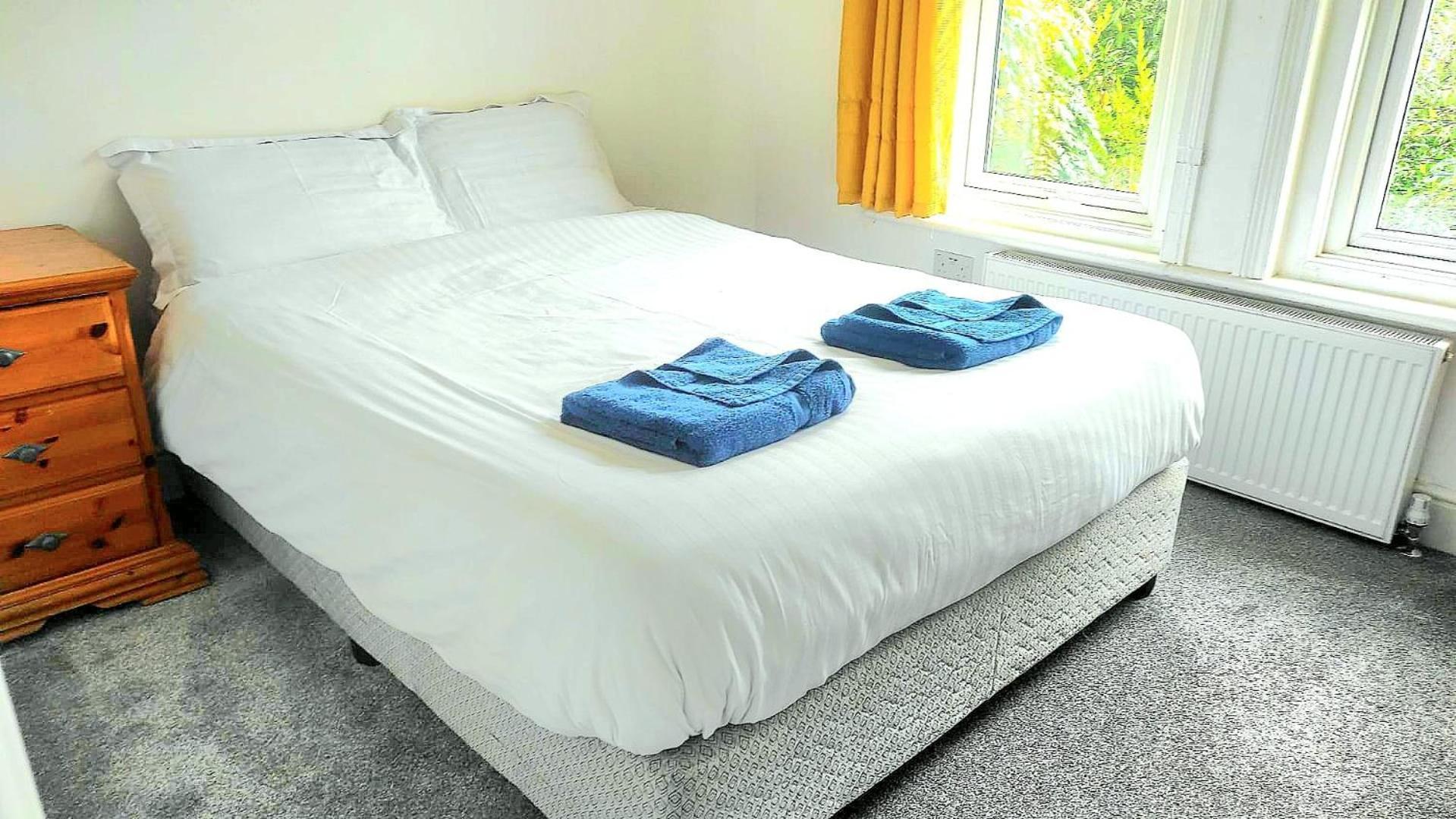 Flat-C, 4 Adults, 20 Mins To Beach, Netflix, Wifi, Sleeps 4 Adults بورنماوث المظهر الخارجي الصورة